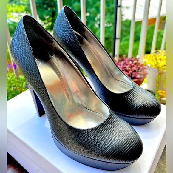Calvin Klein Textured Leather Platform Pump
Size 10
Like New - Picture 6 of 11